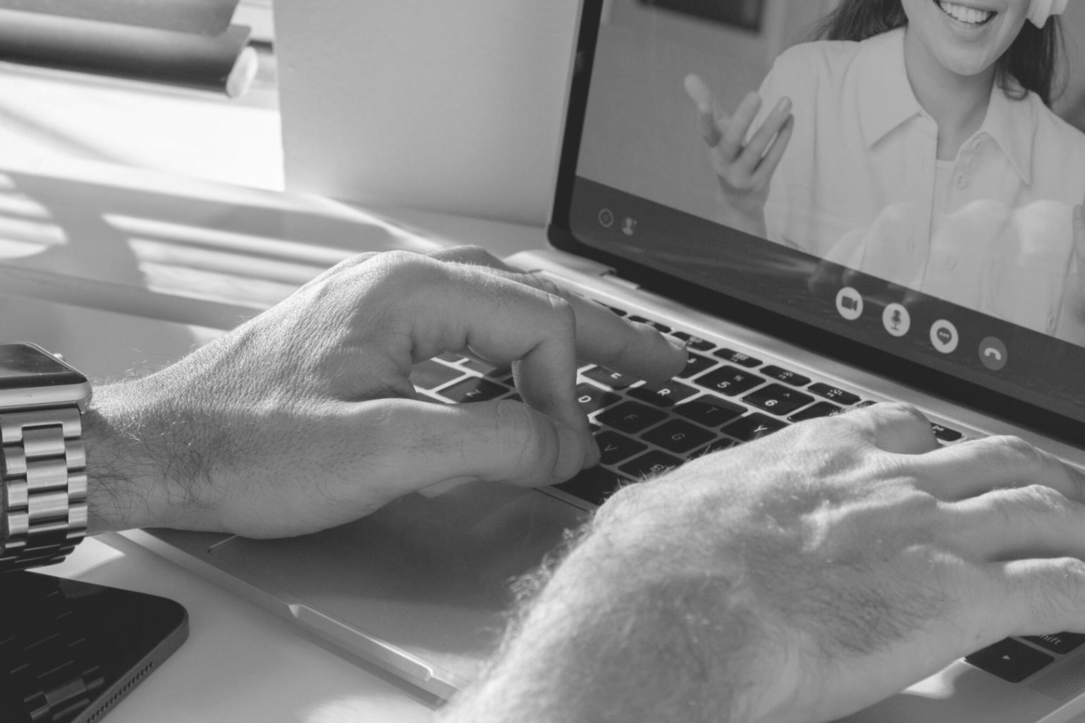 Utilisation d'outils technologiques pour l'analyse financière